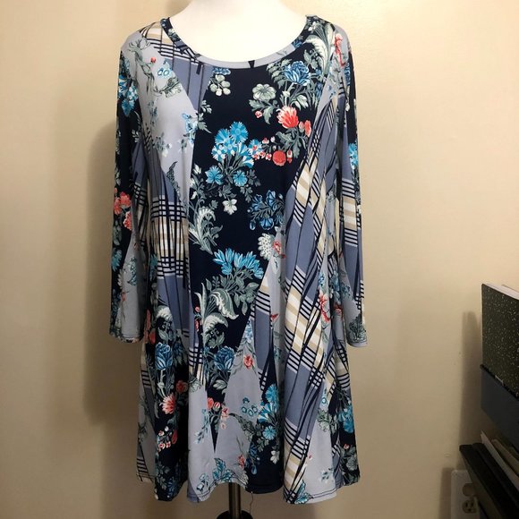Floral & Plaid Blue Three-Quarter Sleeve Tunic (L) - Picture 1 of 2